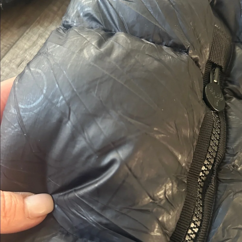 Moose Knuckles black hooded puffer with hologram imprint logo size small